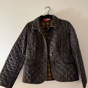 Boden Quilted Puffer Jacket in olive with Patterned Lining